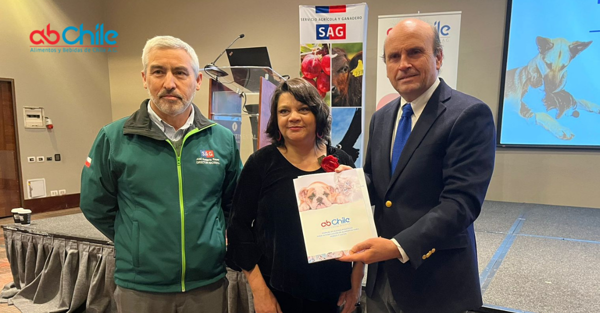 AB Chile y SAG firman alianza para el desarrollo de industria de alimentos para mascotas en Chile